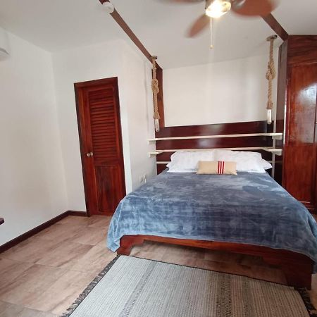 The Wooden House Hotel Puerto Villamil Exterior foto