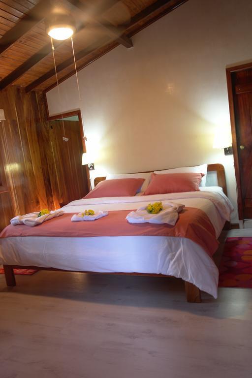 The Wooden House Hotel Puerto Villamil Exterior foto