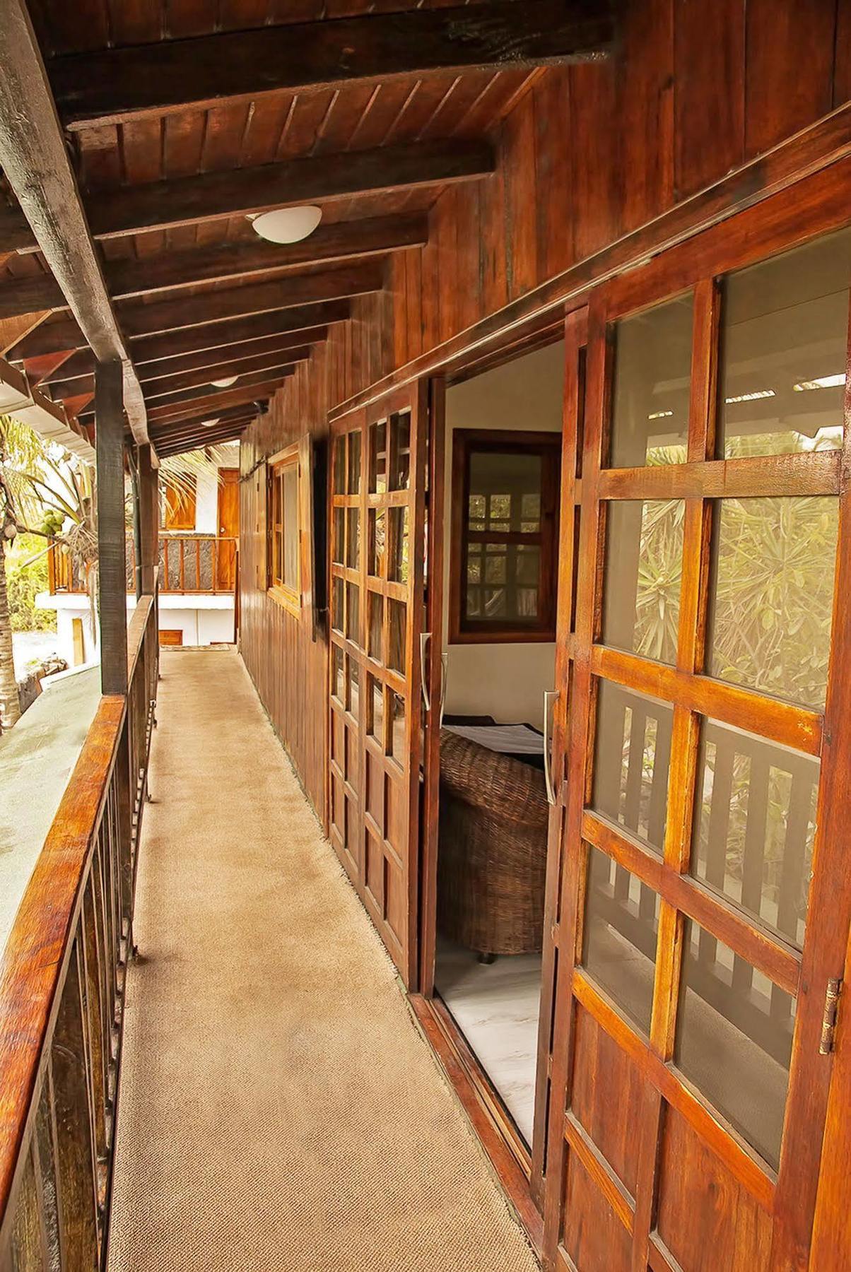 The Wooden House Hotel Puerto Villamil Exterior foto